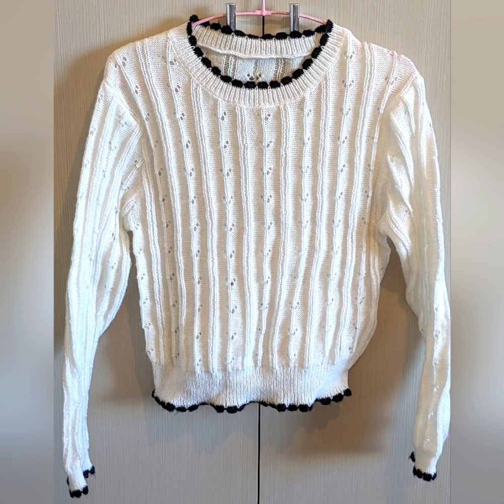 White with Minimalist Black edge